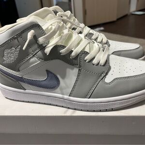 Jordan 1 Mid Wolf Grey Aluminum BQ6472-105